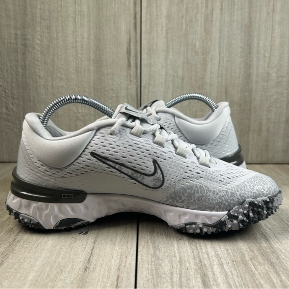 NEW Nike Alpha Huarache Elite 4 Grey Turf Softball dv0496-002 Women’s Size 8 - Picture 2 of 10